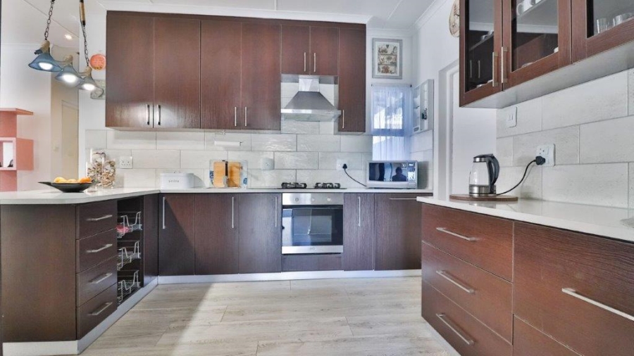 3 Bedroom Property for Sale in Bayview Western Cape
